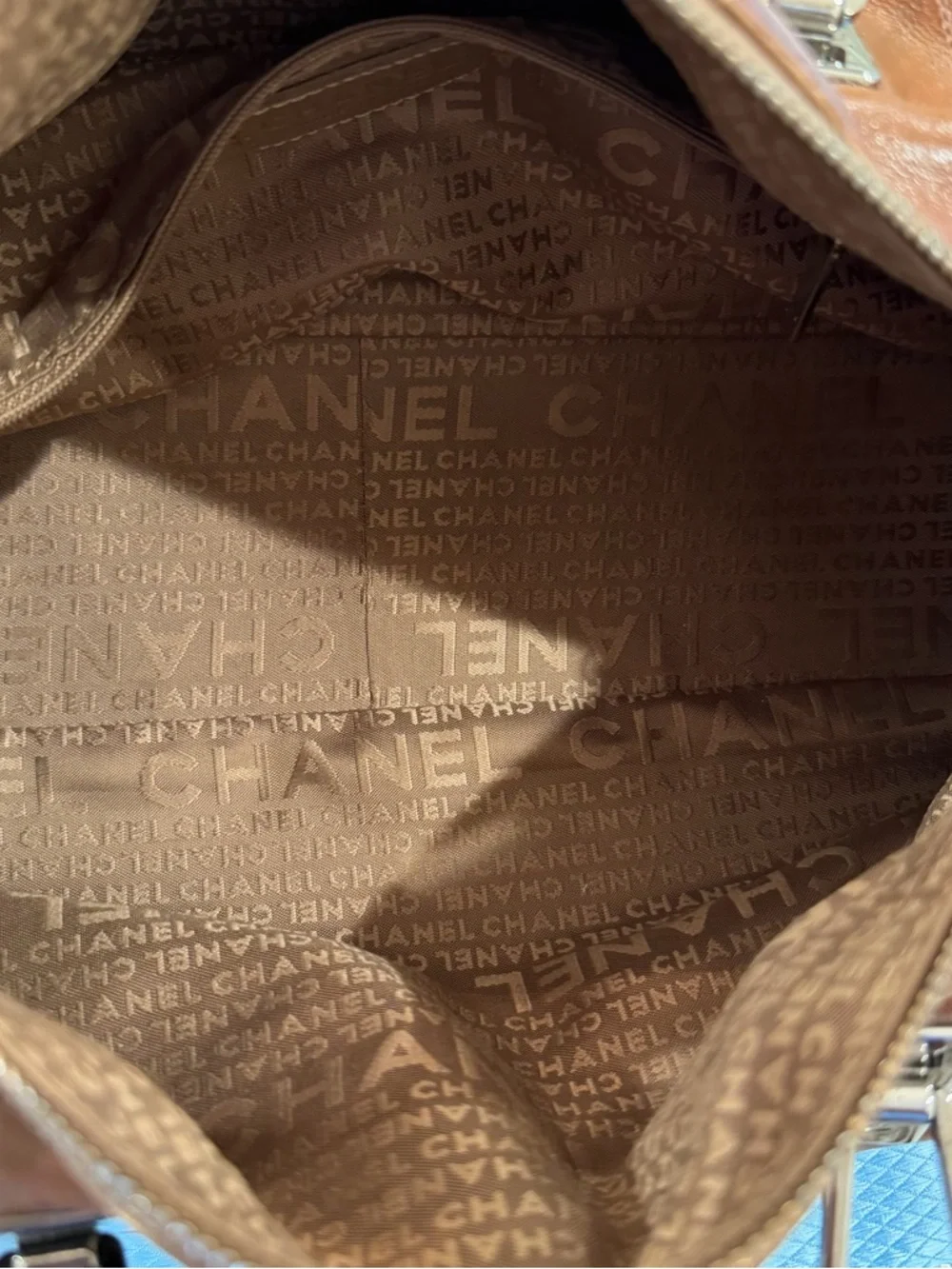 ✨CHANEL Chocolate Bar Brown Quilted Leather Duffel Bag with Silver Hardware - Picture 6 of 17